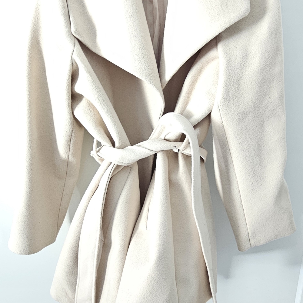 Tahari Cream Coat, Gorgeous 😍
